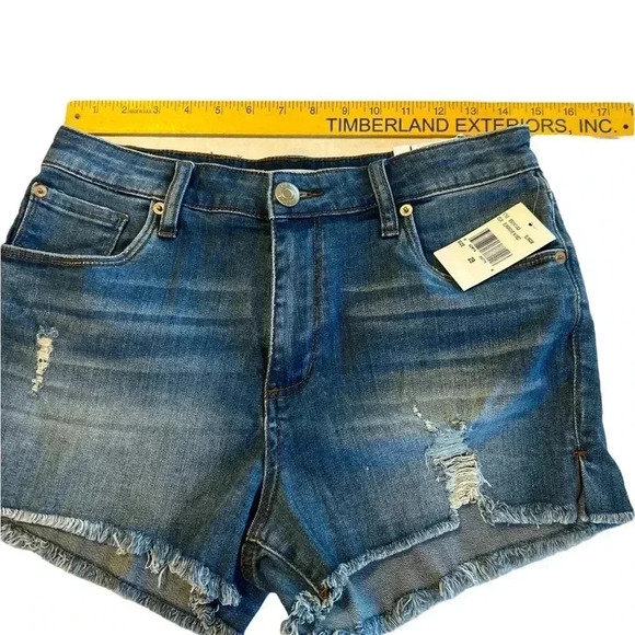 NWT STS Blue Women's High Rise Aubrey Cutoff Distressed Jean Short Size 28 - Picture 11 of 13